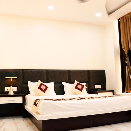 Hotel Neelam Moga Ludhiana Esterno foto
