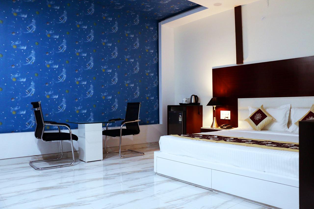 Hotel Neelam Moga Ludhiana Esterno foto