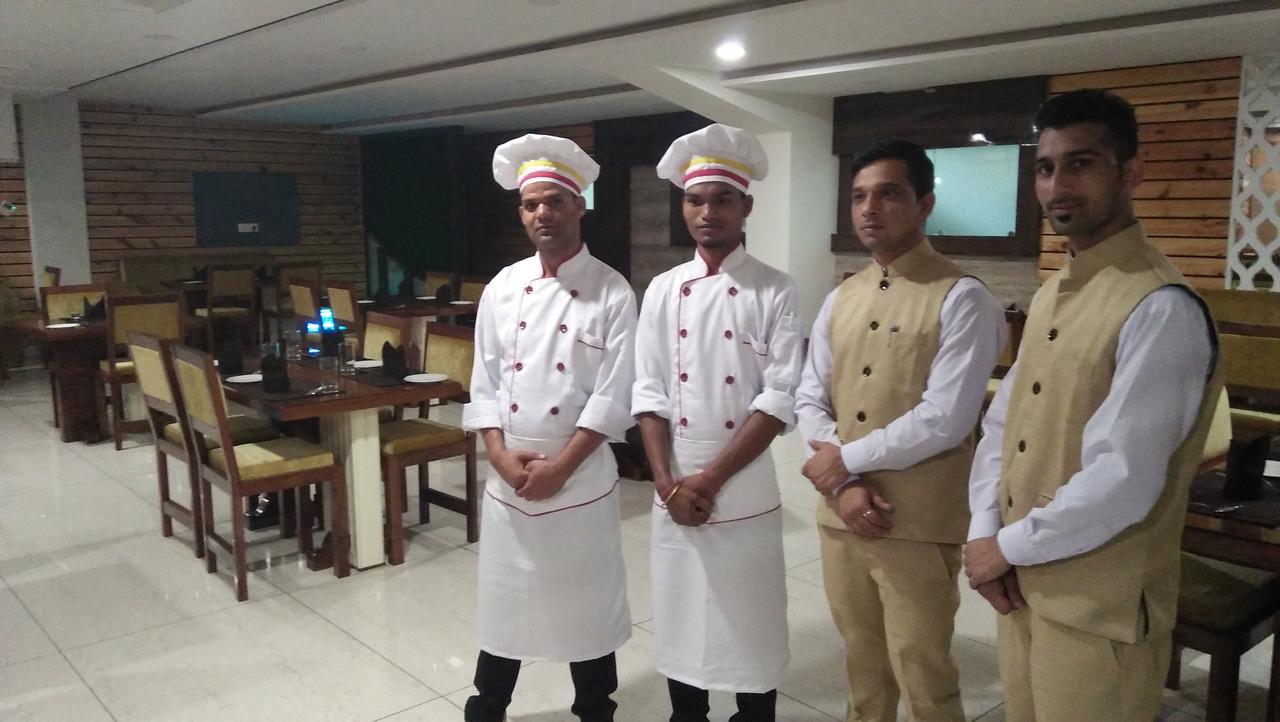 Hotel Neelam Moga Ludhiana Esterno foto