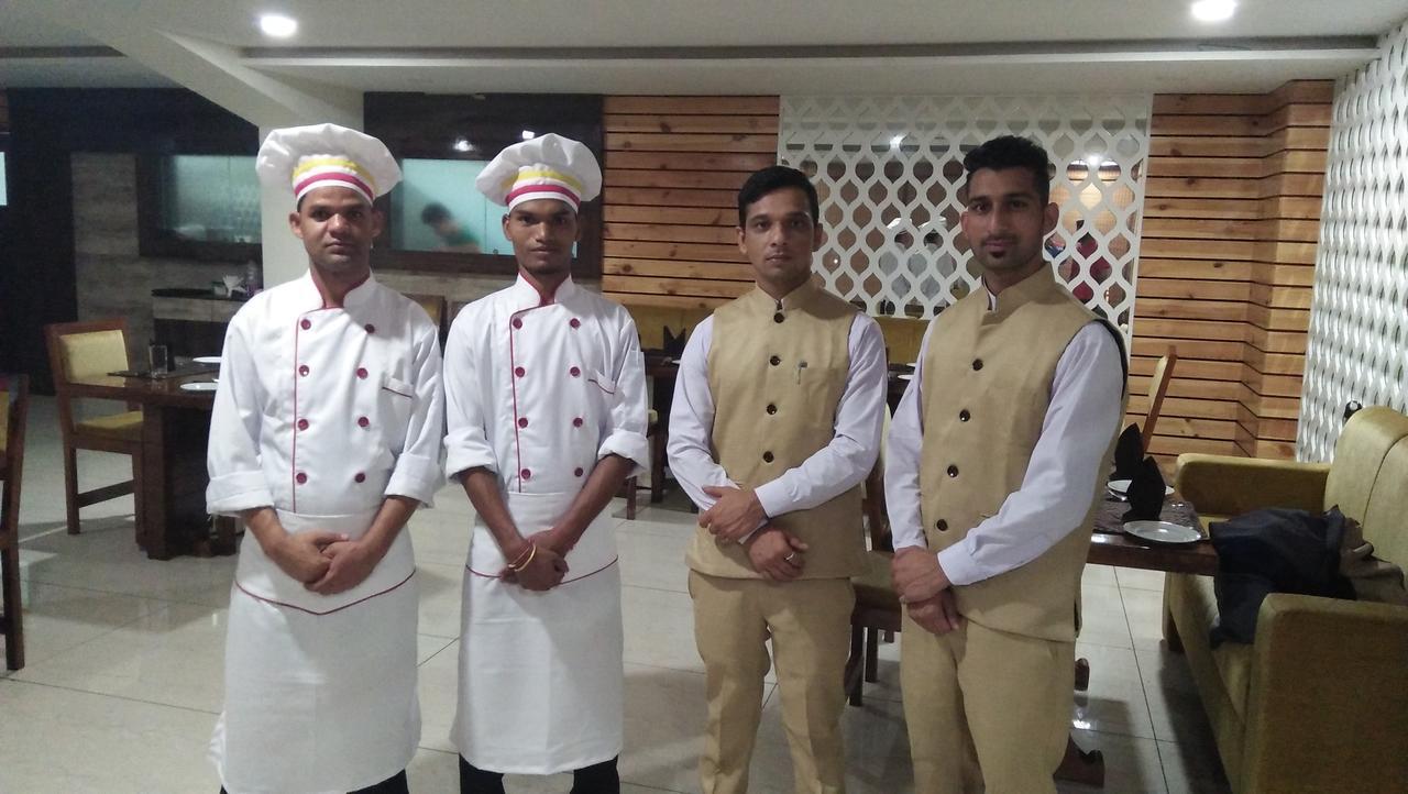 Hotel Neelam Moga Ludhiana Esterno foto