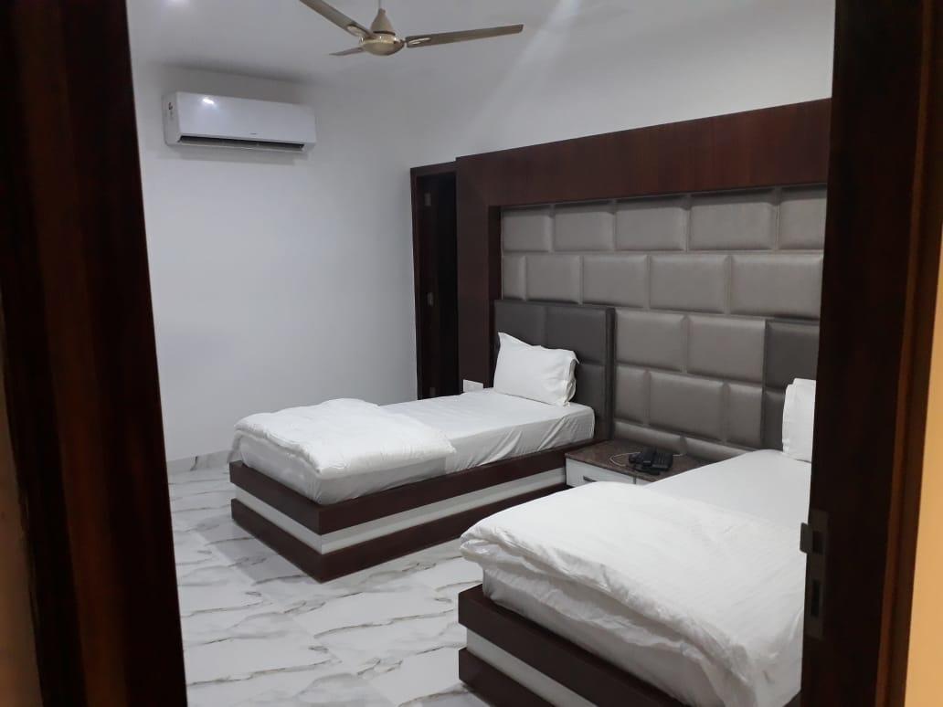 Hotel Neelam Moga Ludhiana Esterno foto
